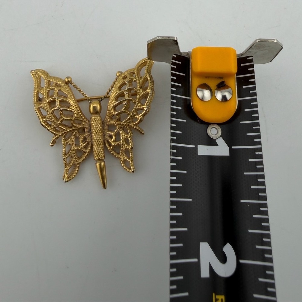 Vintage Monet Butterfly Brooch Small Gold Tone Excellent Layered Filigree Pin - Picture 7 of 8